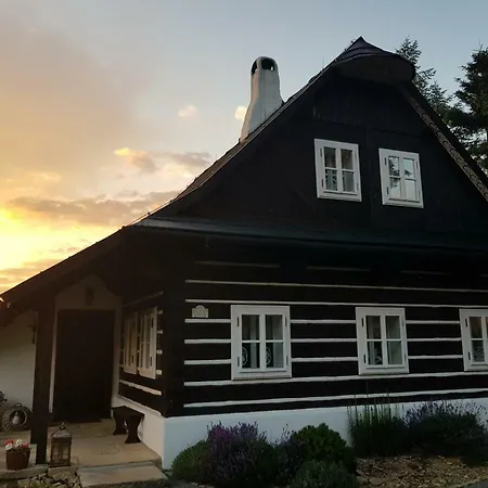 Unique Roubenka Melanka Kır Evi